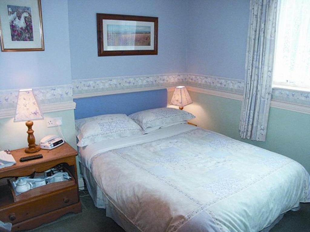Compton House Bed & Breakfast Ашбърн Екстериор снимка