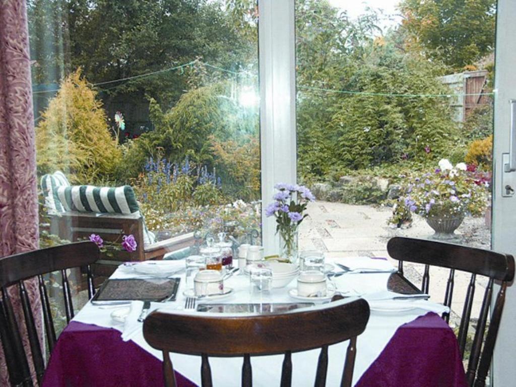 Compton House Bed & Breakfast Ашбърн Екстериор снимка