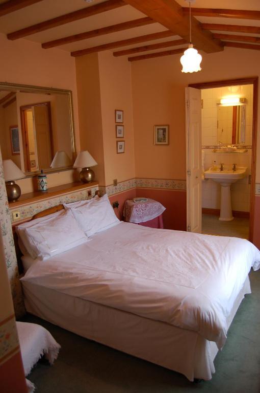 Compton House Bed & Breakfast Ашбърн Екстериор снимка