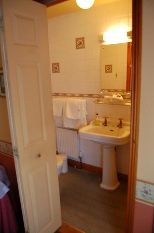 Compton House Bed & Breakfast Ашбърн Екстериор снимка