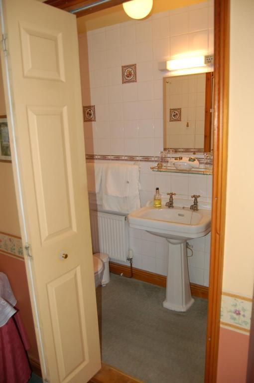 Compton House Bed & Breakfast Ашбърн Екстериор снимка