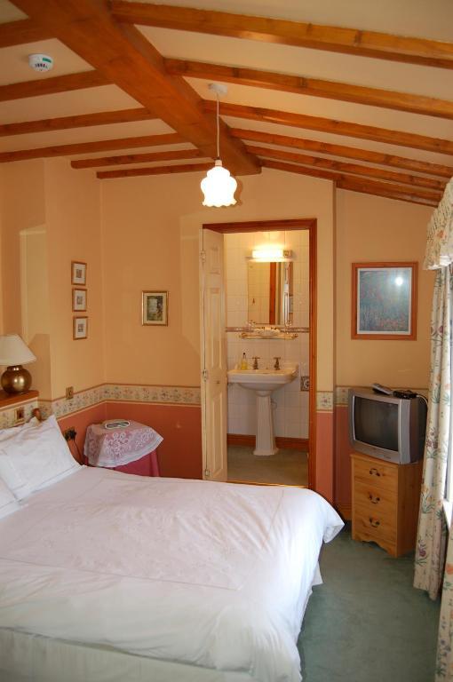 Compton House Bed & Breakfast Ашбърн Екстериор снимка